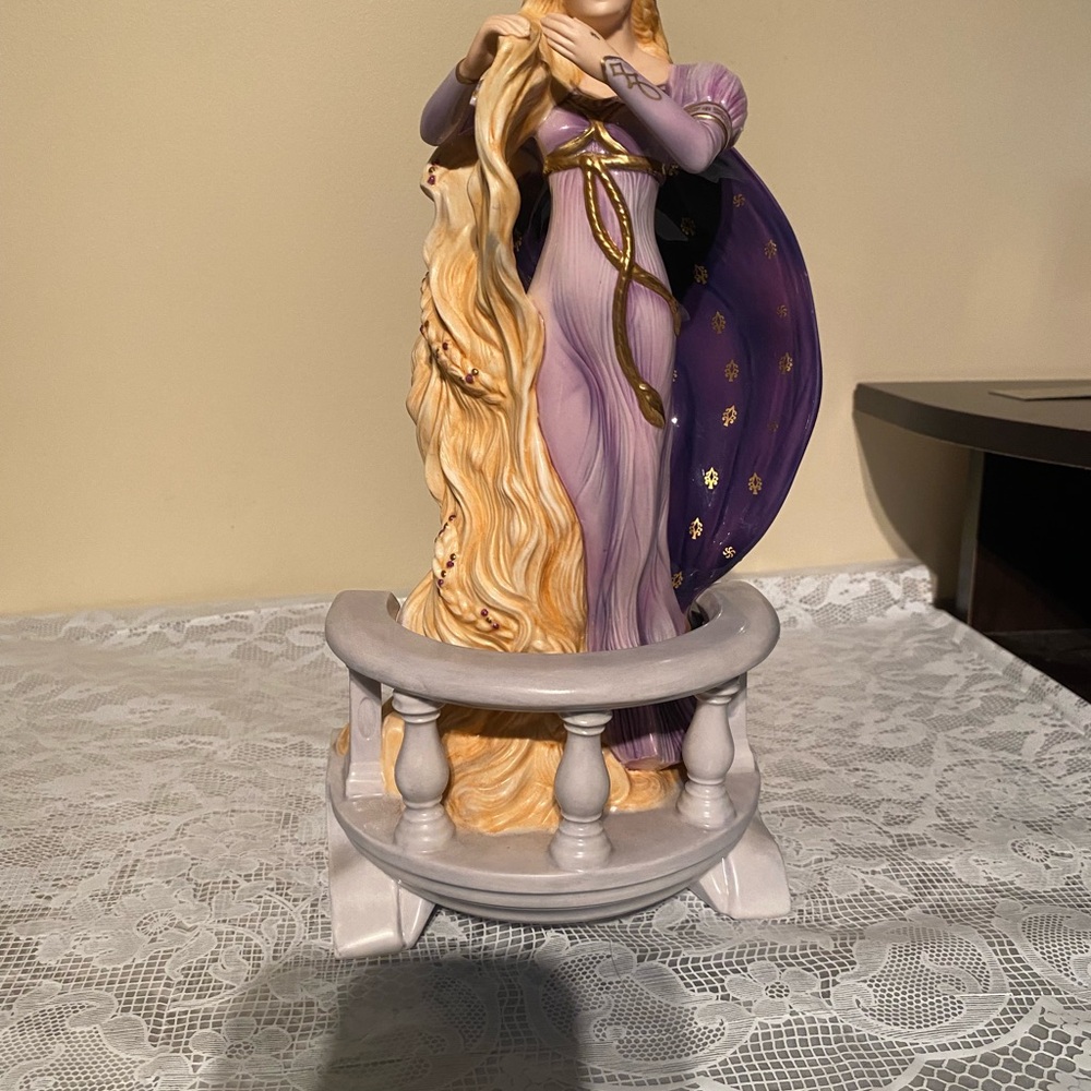 RAPUNZEL FRANKLIN MINT PORCELAIN FIGURE BY GERDA NEUBACHER MINT 22ct Gold 12โ